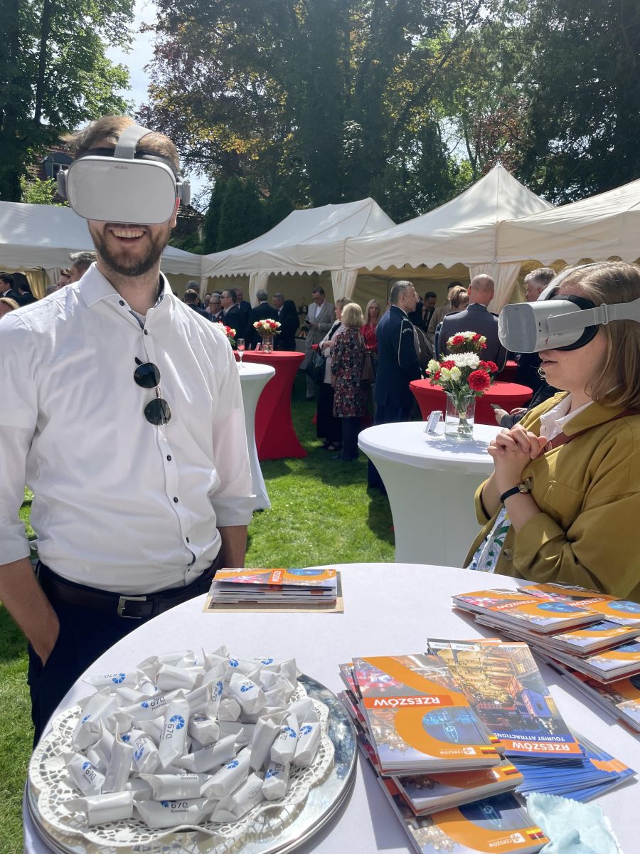 prezentacja google VR z filmikiem promującym Miasto Rzesz&oacute;w